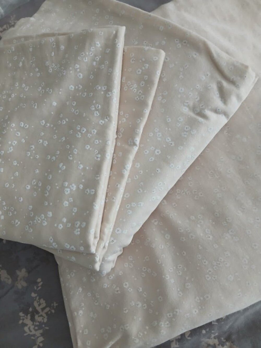 Calvin Klein Mini Floral Dot Sheets Set- Queen size